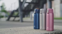 Cestovný termohrnček Emsa N21509 Travel Mug Light z nehrdzavejúcej ocele, 0,4 litra, modrý, 8 hodín teplý, 16 hodín studený, 100 % nepriepustný, vhodný do umývačky riadu 10