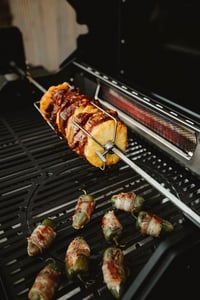 Enders Grillspieß Pro rozsdamentes acél nyársaló Kansas II, Monroe, Colorado, Chicago 3+4 égős grillhez, 10 kg teherbírás, elektromos motor, #7908 4