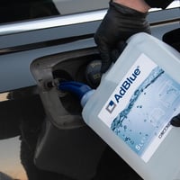 ERRECOM AdBlue s lijevkom, aditiv za dizelske motore na bazi ureje za smanjenje emisije NOx, ISO 22241-1, 10 L (2 x 5 L) 8
