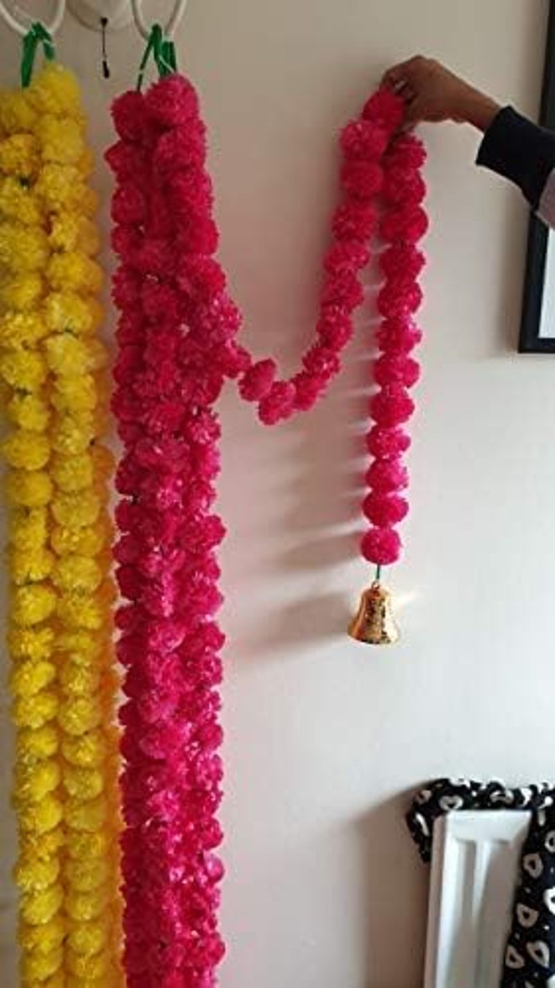Esatationeryhouse Művirág Körömvirág Füzér Arany Csengővel - Vegyes Színű Dekorációs Girland Csomag, 3 db, 150 cm

AI: I've created a Hungar