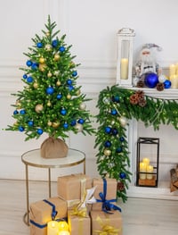 Umelý vianočný stromček eveXmas Infinity 95 cm, klasická zelená, 143 vetvičiek, 100 % PE ihličie, s kovovým stojanom, stolový mini stromček 2