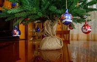 Umelý vianočný stromček eveXmas Infinity 95 cm, klasická zelená, 143 vetvičiek, 100 % PE ihličie, s kovovým stojanom, stolový mini stromček 8