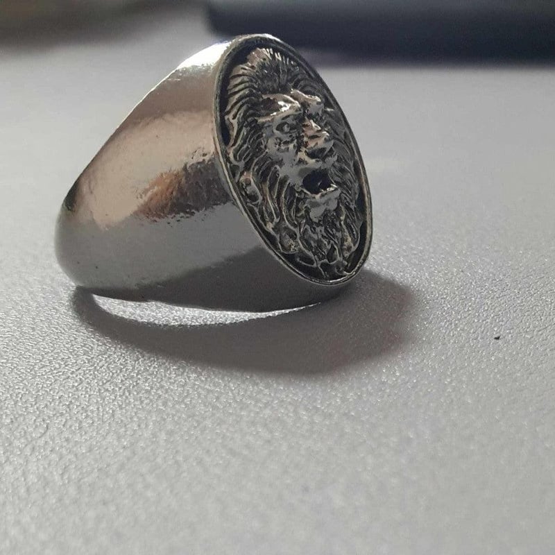 Ezüst színű Gyűrű oroszlánfej mintával (tizes méret)