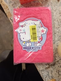Hello Kitty és Barátai plüss jegyzetfüzet A5 vonalas puha borítóval lányoknak, rózsaszín, fekete festékes (állapot: lásd a 2. képet) 2