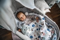 myHummy Prémium Szürke Nyuszi Altatókészülék | Fehér Zaj Technológia Babáknak | Szenzoros Megnyugtató Altatósegéd Gyermekeknek | Mosható 3
