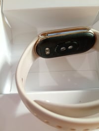 Brățară fitness Xiaomi Smart Band 8, auriu șampanie, AMOLED 1,62" — conector de încărcare murdar (stare: vezi a 2-a imagine) 2