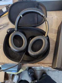 JBL Tour One M2 Bluetooth Over-Ear fejhallgató, fekete, zajszűrős, vezeték — hibás, alkatrésznek: nem kapcsol be (állapot: lásd a 2. képet) 2