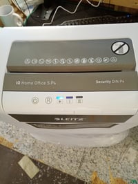 Uništavač dokumenata Leitz IQ Home Office S P4, 9-8 listova, 15 L — neispravan, za dijelove: ne pokreće oštrice (stanje: vidi 2. sliku) 3