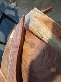 Masă de bistro vidaXL, rotundă, din lemn masiv de acacia, Ø70x75 cm – Defectă, ruptă în două — defectă, pentru piese: blat rupt în două (stare: vezi a 2-a fotografie) 2