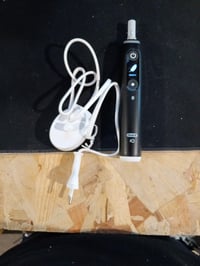 Oral-B iO Series 6 Elektromos Fogkefe – Fekete, 5 Tisztítási Mód, Bluetooth, Braun Design – Használt, Hiányos (rózsaszín kefe és pótfejek — 1 db-os szett 4