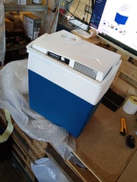 Mobicool ME27 elektromos hűtőbox 26 L, kék, 12V és 230V, autóba és kempingre, hordozható, Eco/Max mód, kábelrekesszel, használt 2