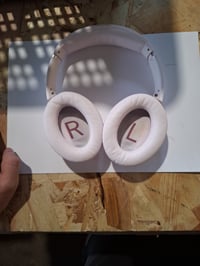 Bose QuietComfort Bluetooth slúchadlá s potlačením hluku a mikrofónom, cez uši (over-ear), výdrž batérie až 24 hodín, cyklámenová (použité) 2