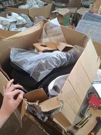 SONGMICS Ergonomická kancelárska stolička so sieťovaným operadlom, nastaviteľnou opierkou hlavy a bedrovou opierkou, výklopnými podrúčkami, čierna – Použitá 2