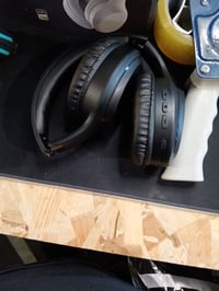 elzle Bluetooth Over-Ear Fejhallgató 82 órás akkumulátorral, Bluetooth — hibás, alkatrésznek: nem kapcsol be (állapot: lásd a 2. képet) 2