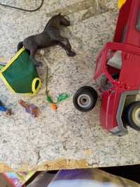 Autovehicul de transport cai cu remorcă Schleich Horse Club — defect, pentru piese: lipsește axa spate, autocolante îndepărtate (stare: vezi a 2-a fotografie) 3