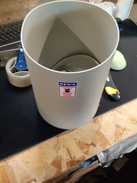 Odpadkový kôš s výkyvným vekom WENKO Brasil, 6,5 l, taupe, s kozmetickým poškodením, funkčný — deformovaná hlavná časť (stav: pozri 2. obrázok) 3