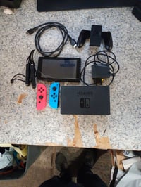 Nintendo Switch konzol neon kék és neon piros Joy-Con kontrollerrel, használt állapotú hibrid játékkonzol TV és hordozható módban 2