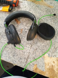 Drôtové herné slúchadlá Razer BlackShark V2 X – Triforce 50mm, 7.1 — zapáchajúce vnútro, odlepený náušník (stav: pozri 2. obrázok) 4