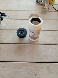 Silikónový dávkovač saponátu WENKO Easy Squeez-e 250 ml — dávkovací otvor na čiernej gumenej časti je mierne poškodený (stav: pozri 2. obrázok) 2