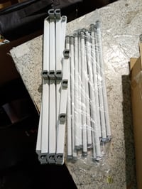 KINGRACK skladací sušiak na bielizeň 115x37x90,2 cm bielo-sivý, do interiéru aj exteriéru — chýbajúca bočná nosná konštrukcia (stav: pozri 2. obrázok) 2