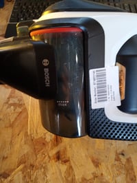 Bosch Unlimited Gen2 Series 8 BKS8214W štapni usisavač, bez vrećice, 45 minuta rada, izmjenjiva baterija, LED mlaznica, automatski 4