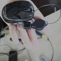 Targus AMU75EU Compact Blue Trace žičani optički miš s kabelom na izvlačenje, pogodan za sve površine, crni 2