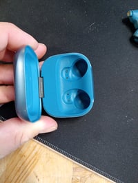 JBL Live Buds 3 Bluetooth Fülhallgató Kék — hibás, részben működik: gyenge hangerő, gumiillesztékek nélkül (állapot: lásd a 2. képet) 4
