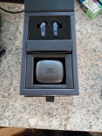 Bezdrôtové slúchadlá JBL Live Pro 2 TWS s aktívnym potlačením hluku, čierne, 40-hodinová výdrž batérie, vodoodolné, unikátny kus 2