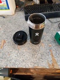 Hydro Flask izolirana boca za shaker 709 ml crna za miješanje proteinskih shakeova, rabljeno stanje (stanje: vidi 2. sliku) 2