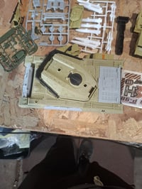 Set de Joacă Militar XDUOYJOY cu Tanc, 18 Piese, cu 7 Vehicule, Elicopter și Figurine Soldați, pentru Băieți de 3-8 Ani 4
