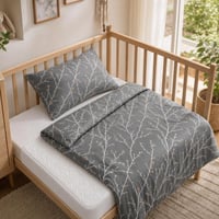 Set za miran san bebe: 1x dječji jastuk 60x40 cm + 1x vodootporna zaštita za madrac + 1x pamučna posteljina 1