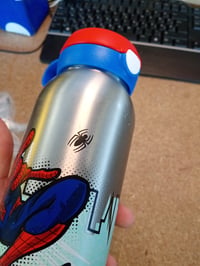 Sticlă pentru copii Mepal Campus din oțel inoxidabil cu capac Flip-up, model Spiderman, 600 ml — suprafață zgâriată (stare: vezi a 2-a poză) 3