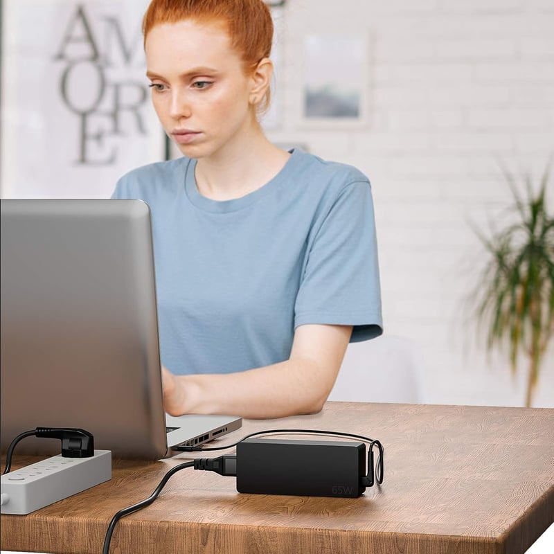 Lenovo 65W USB-C töltő - IdeaPad, ThinkPad és Yoga laptopokhoz kompatibilis hálózati adapter