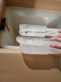 Cutie de depozitare Iris Ohyama BSB-55 cu capac, 55L, 4 bucăți, transparentă, suprapozabilă — defectă, parțial funcțională: colțurile a 4 capace sunt deteriorate (stare: vezi a 2-a imagine) 3