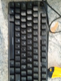 KROM Kernel Mechanikus Gaming Billentyűzet – Spanyol Kiosztás, RGB LED — poros, hajszálas billentyűzet (állapot: lásd a 2. képet) 2