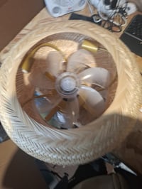 Stropni ventilator MiiR sa svjetiljkom od ratana, E27, s daljinskim upravljačem — neispravan, djelomično radi: ventilator se ne okreće (stanje: vidi 2. sliku) 2