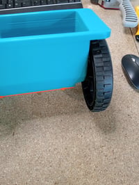 Gardena combisystem posipač, ručni posipač s kotačima, spremnik od 3 l, širina posipanja 40 cm, za combisystem dršku 7