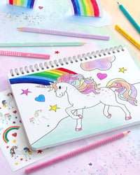 Sada farebných ceruziek Faber-Castell Colour Grip Unicorn Special Edition — 5 ks (zvyšková súprava z pôvodnej), vodou rozmyvateľné pastelové trblietavé ceruzky, s nálepkou 6