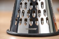 Răzătoare pentru brânză și legume din oțel inoxidabil Fackelmann 31036, cu mâner din lemn certificat FSC, 24 x 12 cm 6