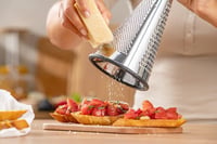 Răzătoare pentru brânză și legume din oțel inoxidabil Fackelmann 31036, cu mâner din lemn certificat FSC, 24 x 12 cm 10