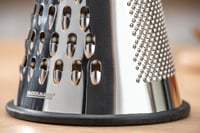 Răzătoare pentru brânză și legume din oțel inoxidabil Fackelmann 31036, cu mâner din lemn certificat FSC, 24 x 12 cm 7