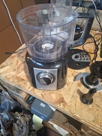 TopStrong 800W Konyhai Robotgép 2L - Többfunkciós Aprító — hibás, alkatrésznek: belső kés foglalata törött (állapot: lásd a 2. képet) 3