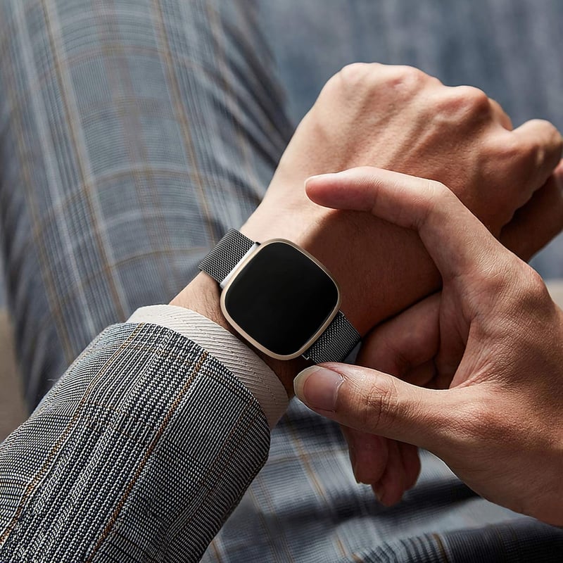 Faliogo Rozsdamentes Acél Szíj Fitbit Versa 3/4/Sense/Sense 2 Órához - Mágneses Záródás, Állítható Méret, Többféle Színben, Férfiaknak és Nő