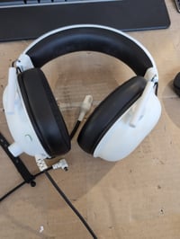Drôtové herné slúchadlá Razer BlackShark V2 X, biele, 50 mm, 7.1 — chybné, na náhradné diely: zlomený konektor (stav: viď 2. obrázok) 4