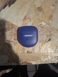 Bose QuietComfort Ultra Bluetooth slušalice 2. gen. tamnoljubičaste s uklanjanjem buke IPX4 360 — masni jastučići i kutijica za punjenje (stanje: vidi 2. sliku) 2