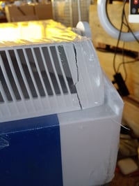 Elektrická chladiaca taška Mobicool ME27, 26 l, modrá, 12 V/230 V, do auta a na kempovanie — poškodený okraj chladiacej tašky a veko (stav: pozri 2. obrázok) 4