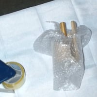 KINDLUME Kuchynský držiak na papierové utierky, drevený, stolový, 15 cm, kov so zlatým efektom — drobný škrabanec v strede, sotva viditeľný (stav: pozri 2. obrázok) 2