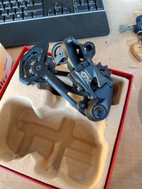 Schimbător spate SRAM GX Eagle 12 viteze, cu patină lungă, negru, MTB — defect, pentru piese: șurub rupt (stare: vezi a 2-a poză) 2