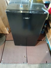 Minifrigider Comfee de 80 litri cu congelator, negru, clasa energetică D, 39 dB, suprafață zgâriată, funcțional (stare: vezi a 2-a fotografie) 3