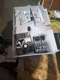 Inteligentná stavebnica robota Kosmos Chipz 621001 pre deti od 8 do 14 rokov, sledovanie pohybu – chýba zadný kryt ovládacieho panela (stav: pozri 2. obrázok) 2
